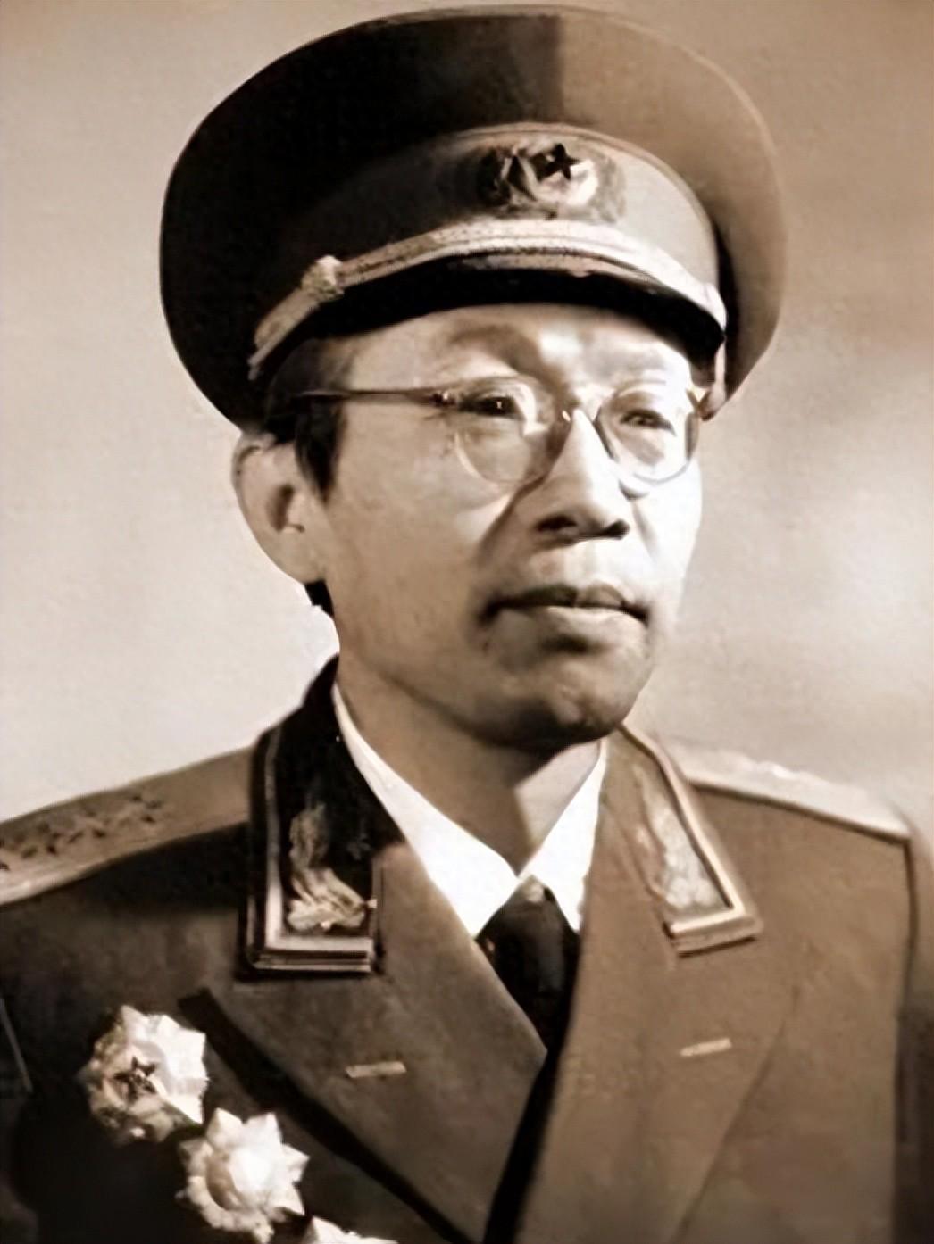 宝威体育app下载-1980年钟伟直呼毛主席大名，黄克诚举拐怒斥：你老小子真是忘了本